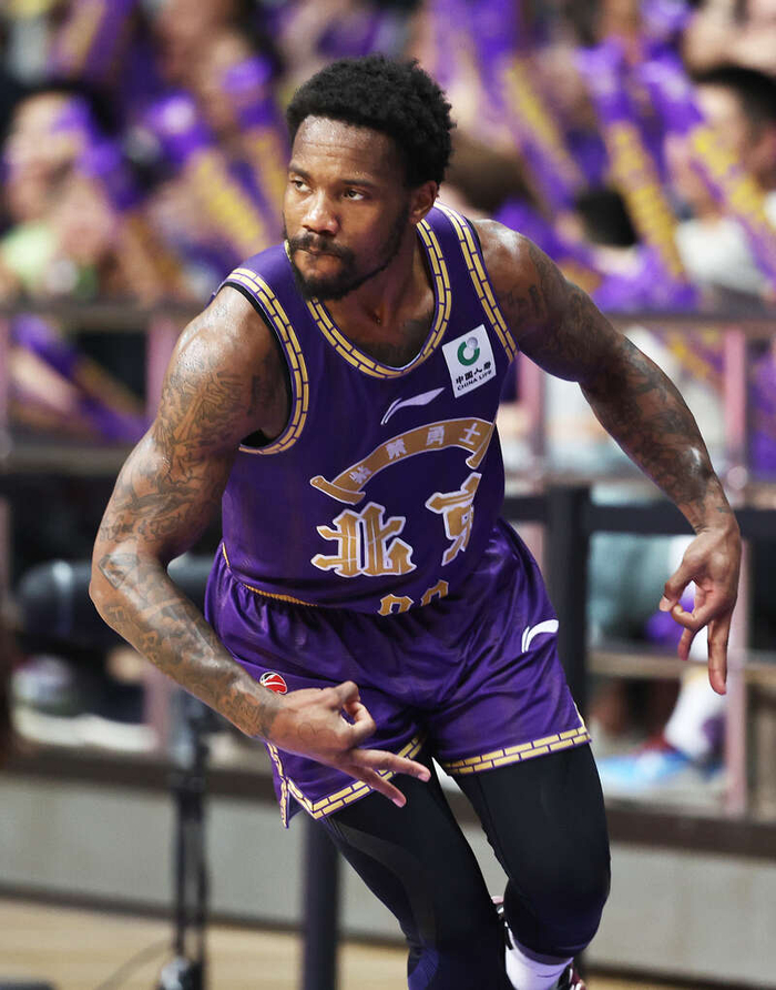 关于赛前巴黎圣日耳曼备战CBA季后赛；扳平良机细节曝光；赛场秩序良好；临场指挥获称赞的信息