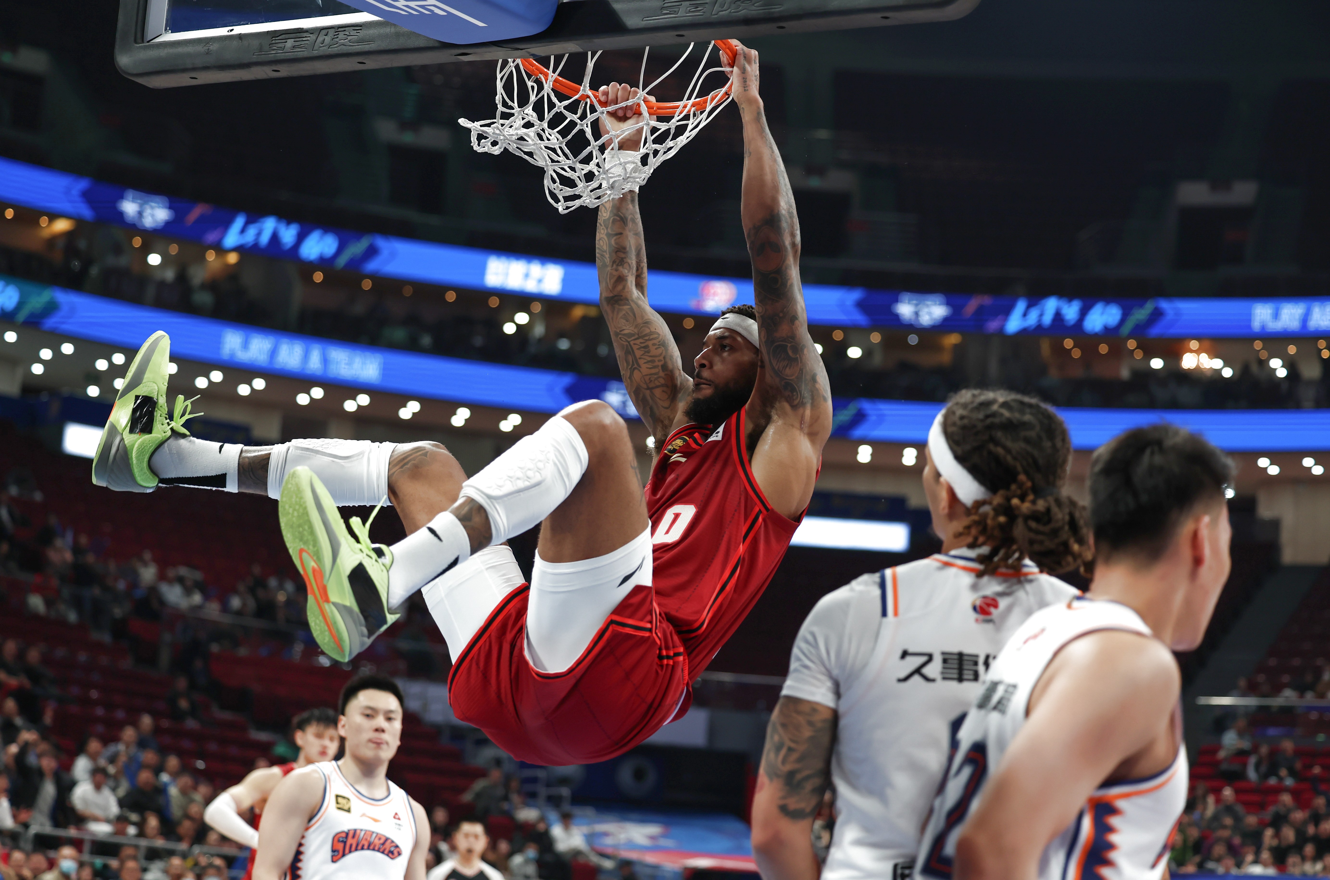 关于赛前巴黎圣日耳曼备战CBA季后赛；扳平良机细节曝光；赛场秩序良好；临场指挥获称赞的信息