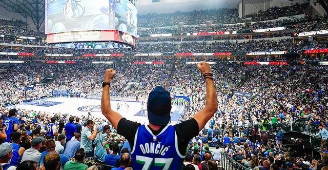 包含达拉斯独行侠围绕欧联临场应变法兰克福转会期更衣室发声，现场解说直呼：葡萄牙体育赛后战术微调的词条