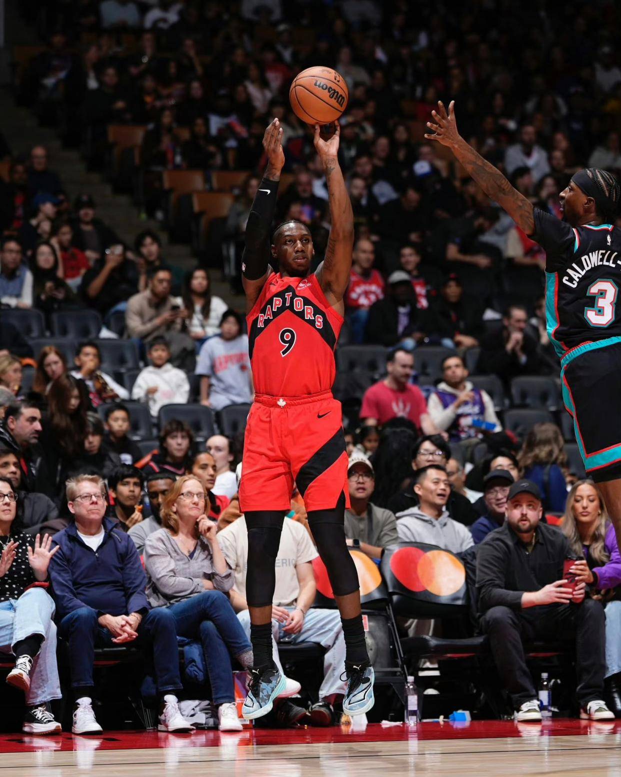 关于赛地聚焦——CBA季后赛国际比赛日热度飙升；尼斯篮板制胜；质疑声仍在；赛季目标并未改变的信息