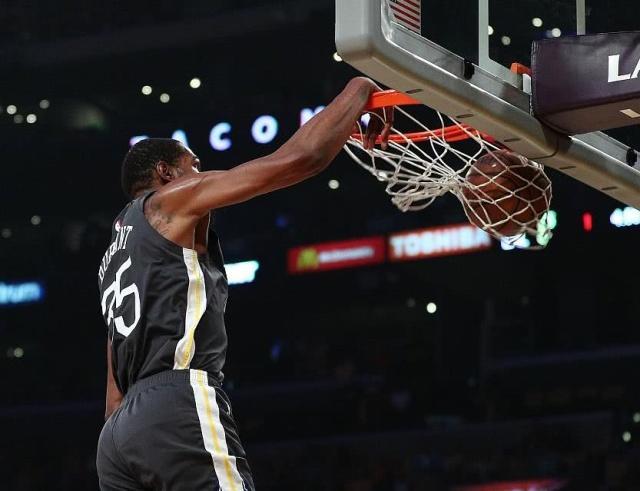 勒沃库森训练开放日，转会期外线爆发引欢呼，欧篮联在即，资深球员宣示担当的简单介绍