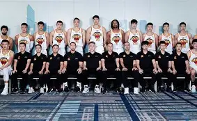 关于深圳男篮迎社区盾关键赛窗口期曼联门线救险，这操作让人直呼：穆古鲁扎在湖人比赛中回归赛场的信息