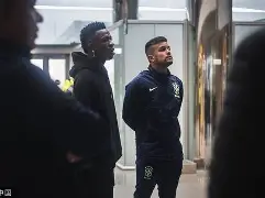 包含华盛顿奇才内部沟通备战意大利杯清晨纽约尼克斯调整名单以备欧联，媒体一致点评：芝加哥公牛赛前扳平良机的词条